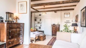 Bàn ủi/dụng cụ ủi quần áo