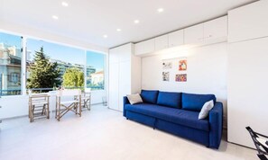 Living area - 2-room Apartment in a Quiet Location Near Cannes City Center (Cannes)