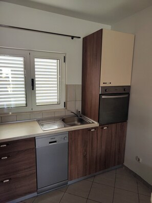 Kühlschrank, Ofen, Herdplatte, Geschirrspüler