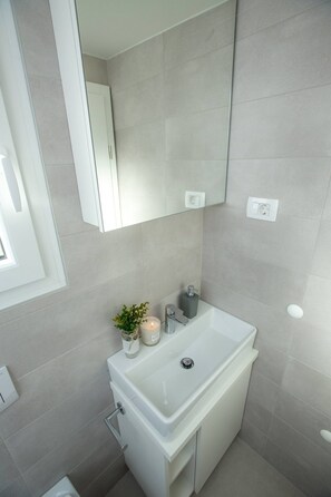 House | Bathroom | Shower, hair dryer - Charming Holiday Home Near Zadar (Sveti Filip i Jakov)