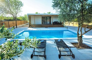House | Kolam renang