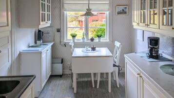 Fridge, stovetop, dishwasher, coffee/tea maker