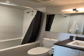 مناشف، صابون، ورق حمّام