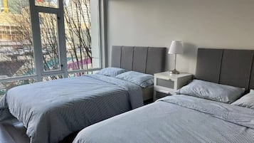 3 bedrooms, internet, bed sheets