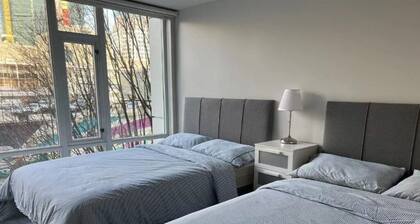 Independent Downtown Condo, Sleeps 5, 5 mins walk to FIFA WORLD CUP