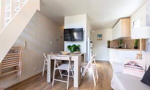 Living area - Charming Renovated Duplex in the Heart of Saint-lary-soulan for 4 People (Saint-Lary-Soulan)