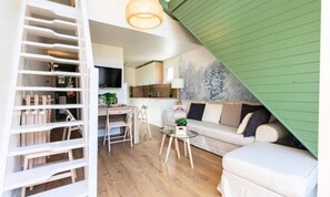 Living area - Charming Renovated Duplex in the Heart of Saint-lary-soulan for 4 People (Saint-Lary-Soulan)