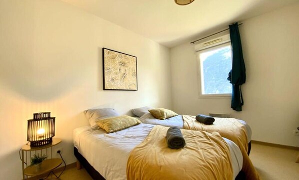 Iron/ironing board - Apartments for 5 People (Avene)