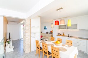 Apartment | Living room - Apartment Lula - Superior Two-bedroom Apartment With Balcony and Sea View (Dubrovnik)