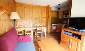 Living area - Apartment in Puy Saint Vincent Ski-in Access (Puy-Saint-Vincent)