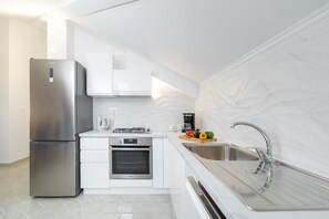 Apartemen | Dapur pribadi | Lemari es, oven, kompor, dan mesin pencuci piring