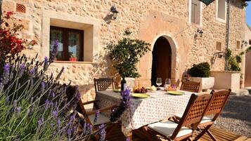 Khu ẩm thực ngoài trời