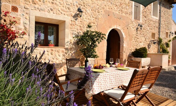 Khu ẩm thực ngoài trời