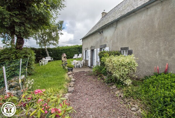 Terrace/patio - L'Etable - SAINT SAUVES D'AUVERGNE (SAINT SAUVES D'AUVERGNE)