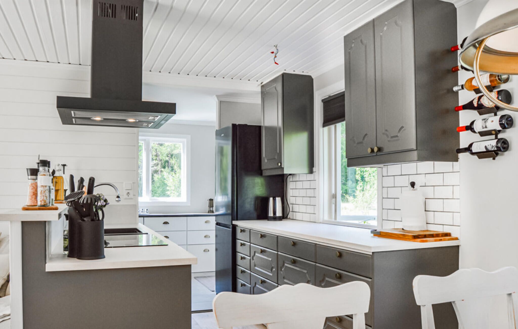 Kjøleskap, ovn, kokeplater og oppvaskmaskin