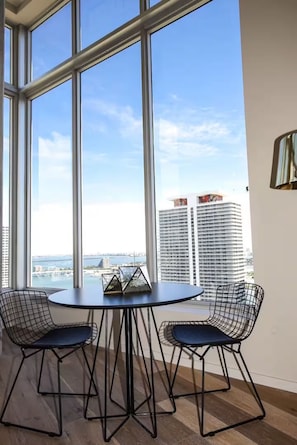 Dining - Modern Boho Loft - Rooftop Pool - Prime Location (Miami)
