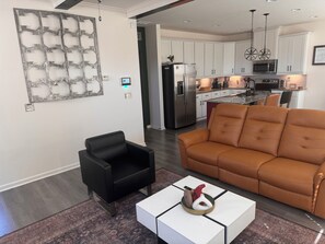 Televisión y chimenea 