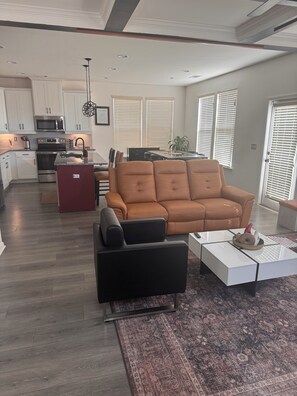 Televisión y chimenea 