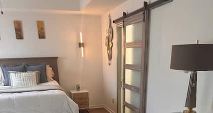 Enchanting 3-bedroom house in the heart of ATL mins away from the airport.