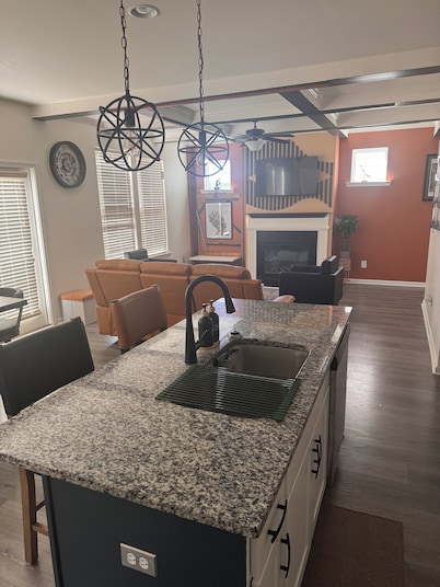 Enchanting 3-bedroom house in the heart of ATL mins away from the airport.