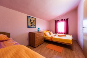 4 bedrooms, iron/ironing board, bed sheets - 3 Bedroom Apartment With Terrace (Marina)