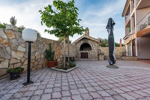 Outdoor dining - 3 Bedroom Apartment With Terrace (Marina)
