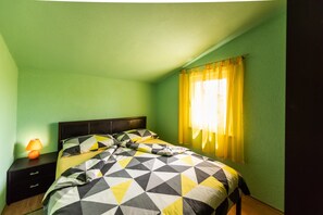 4 habitaciones, tabla de planchar con plancha y ropa de cama 