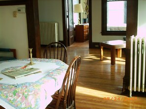 Dining - Convenient 2-bedroom lower duplex close to downtown (Minneapolis)