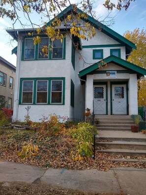 Exterior - Convenient 2-bedroom lower duplex close to downtown (Minneapolis)