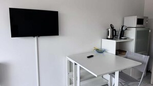 Dining - Apartment in Grau du Roi With Pool Access (Le Grau-Du-Roi)
