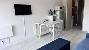 Living area - Apartment in Grau du Roi With Pool Access (Le Grau-Du-Roi)