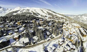 Aerial view - Comfortable Chalet Located Close to the Slopes (Courchevel)