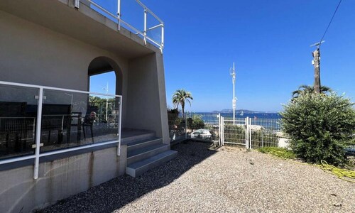 Air-conditioned Apartment for 6 People Facing the sea - Le Pradet