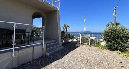 Air-conditioned Apartment for 6 People Facing the sea - Le Pradet