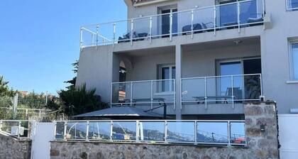 Air-conditioned Apartment for 6 People Facing the sea - Le Pradet