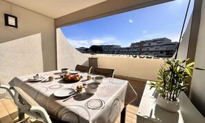Outdoor dining - Apartments for 4 People (Le Grau-Du-Roi)
