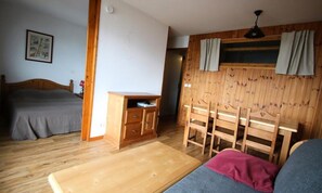 Room - Dba206 - 1 Bedroom Apartment + Sleeping Alcove - Balcony - Sleeps 6 - 1800 Area (Puy-Saint-Vincent)