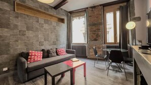 Unclassified image, 3 of 3, button - Apartments for 5 People (Grenoble)