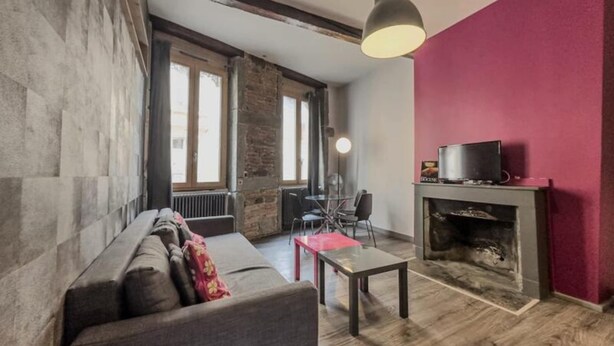 Unclassified image, 1 of 3, button - Apartments for 5 People (Grenoble)