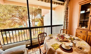 Dining - Apartments for 4 People (Le Grau-Du-Roi)