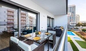 Outdoor dining - Cozy Apartment for a Couple in Portimao (Portimão)