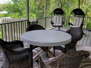 Outdoor dining - Hangin' on Hammock – Canalfront Pool Home with Spa, Dock & Game Room Near Pine Avenue (Anna Maria)