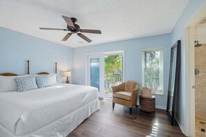 4 bedrooms, free WiFi, bed sheets - Hangin' on Hammock – Canalfront Pool Home with Spa, Dock & Game Room Near Pine Avenue (Anna Maria)