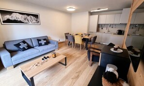Living area - Luxury Apartment in the Heart of the Village (Les Gets)