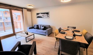 Dining - Luxury Apartment in the Heart of the Village (Les Gets)