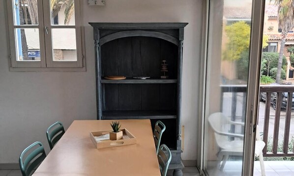 Dining - Near the Beach in Gassin, G35 (Gassin)