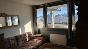 Interior - Zenith Gallery E134 - The Snow Ship (Aime-la-Plagne)