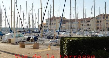 Apartment Near Marina With Beach Access