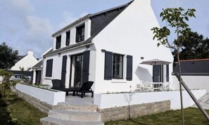 Exterior - Villa in Saint-pierre-quiberon Near Bay Beach (Saint-Pierre-Quiberon)