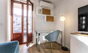 Interior - Apartment in Porto With Balcony & Wi-fi (Porto)